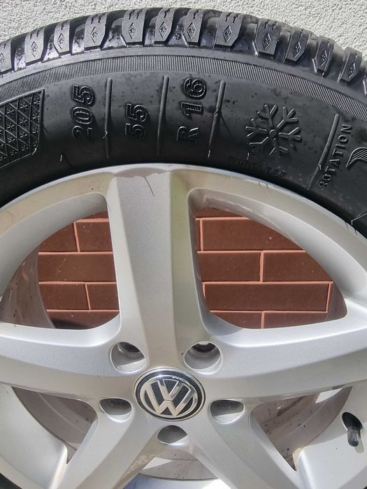 Alufelgi, koła oryginalne VW GOLF 7 R16 z oponami zimowymi