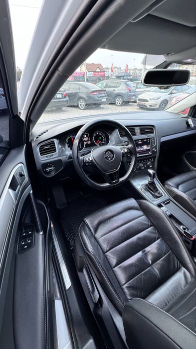 Volkswagen E-Golf Фольксваген Е-Гольф 2016 р 24 кВт ЗАПАС ХОДУ 120 км.