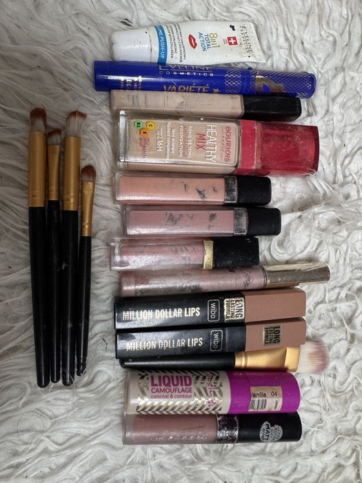 zestaw używanych kosmetyków