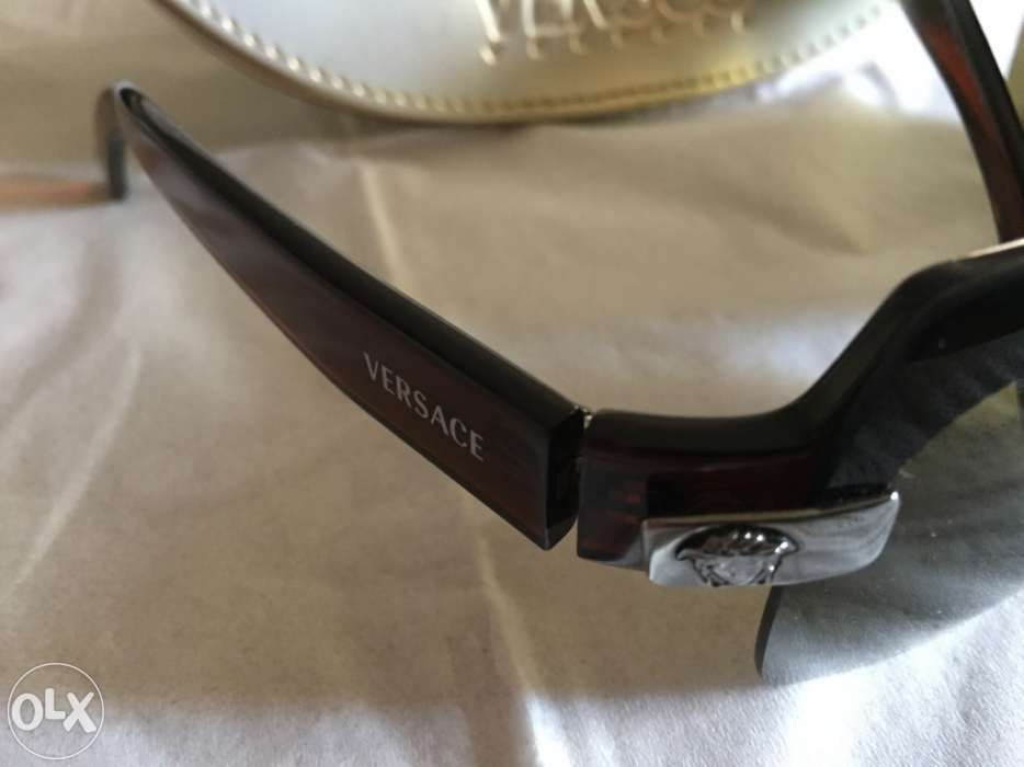 Oculos de sol versus da versace