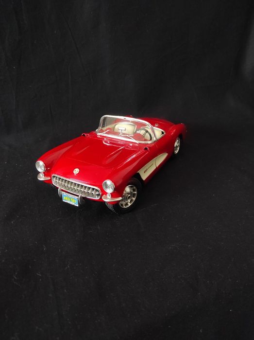 Miniatura escala 1:18 Chevrolet Corvette