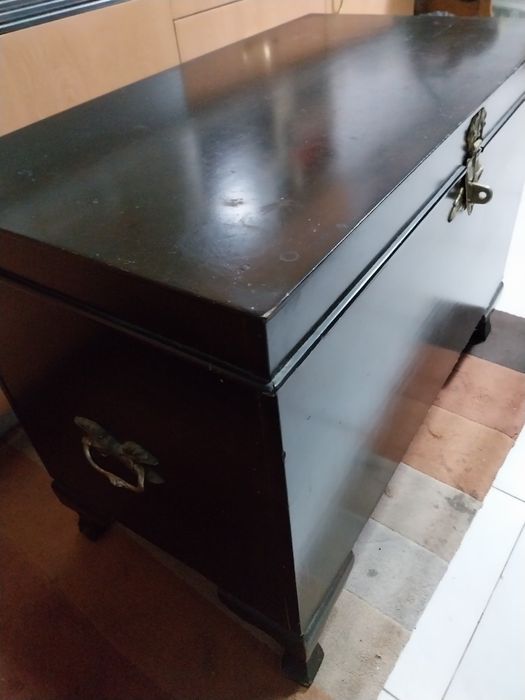 Arca em madeira antiga impecavel