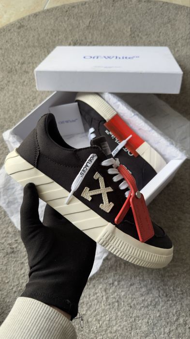 Off-White low vulcanized Black canvas tamanho 40