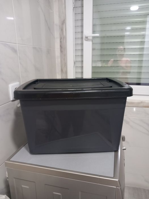 Caixa de arrumação com rodas