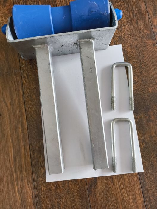 Mocowanie z rolką  podlodziową plus dwa cybanty