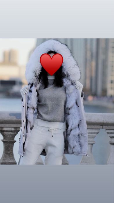 Парка в середині повністю хутро капюшон спинка крім рукавів