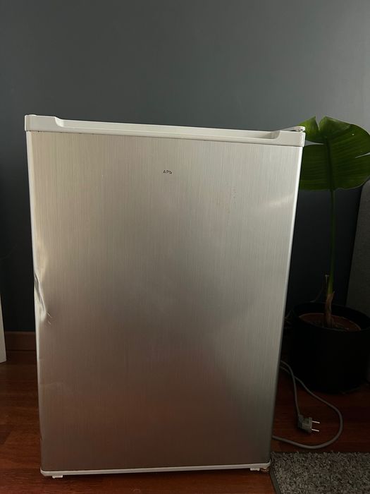 Lodówka mała srebrna