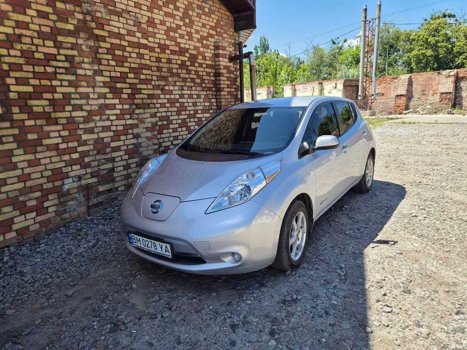 NISSAN LEAF електромобіль