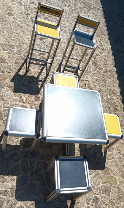 Mesa com Cadeiras