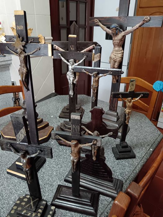 Crucifixos antigos restaurados