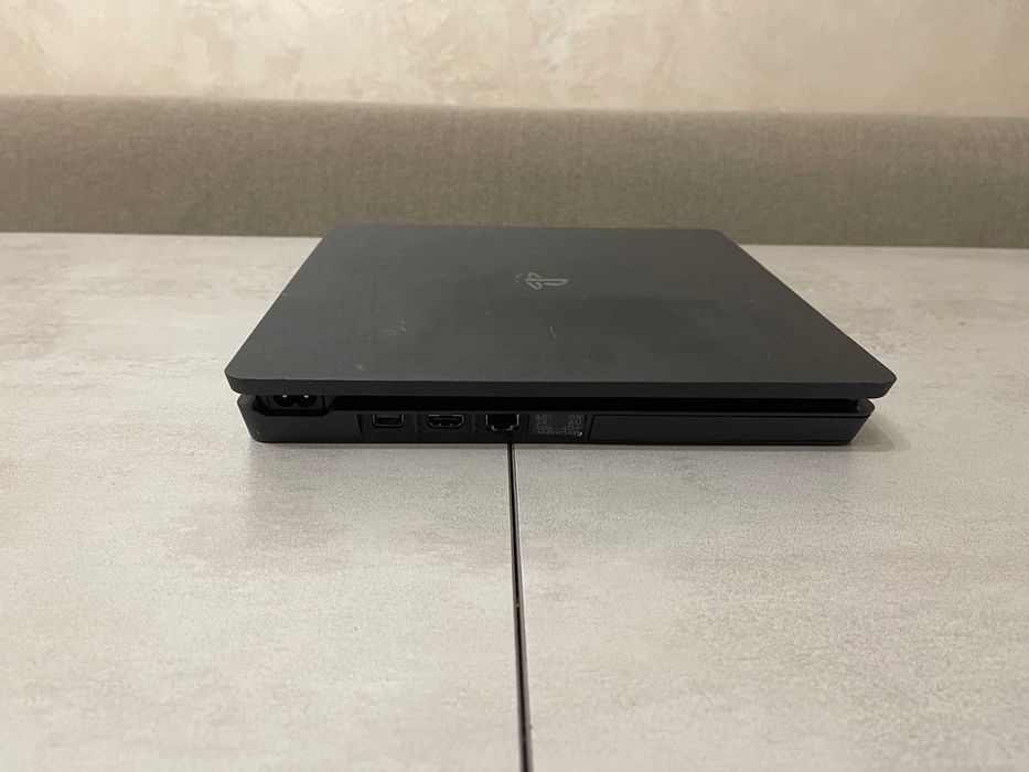 Ігрова приставка Sony Playstation PS4 CUH-2215B Slim, 500GB