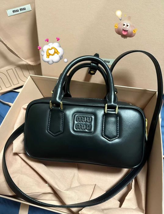 MiuMiu Czarny Koszulek - Wnętrze Zorganizowane Funkcyjne