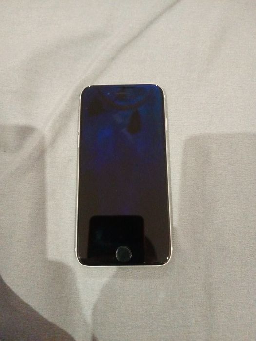 Продам iPhone Se 2022 128gb єсть торг!