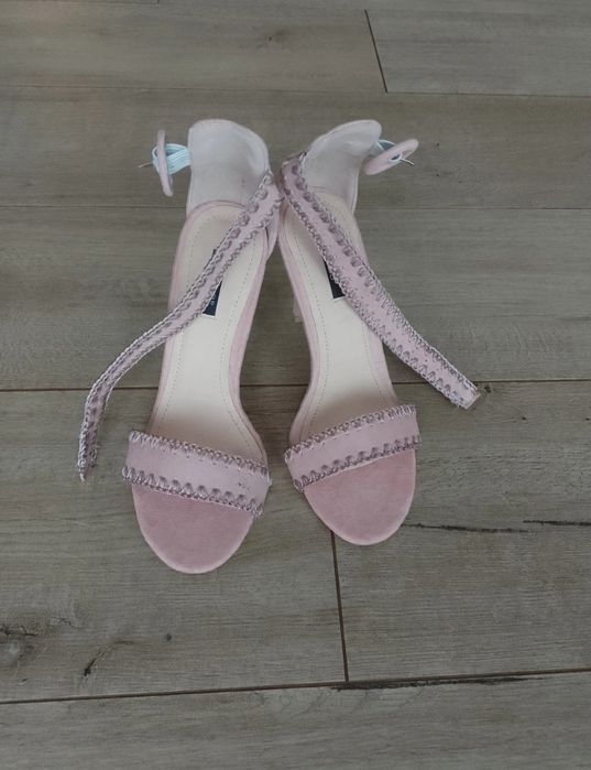 Zestaw butów szpilek damskich