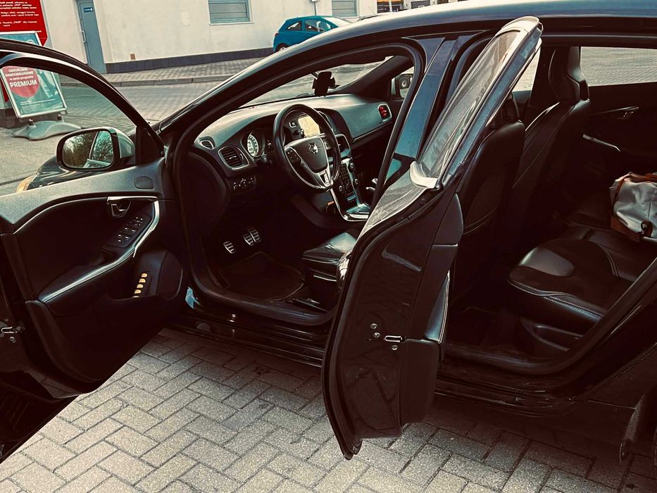 volvo r design v40