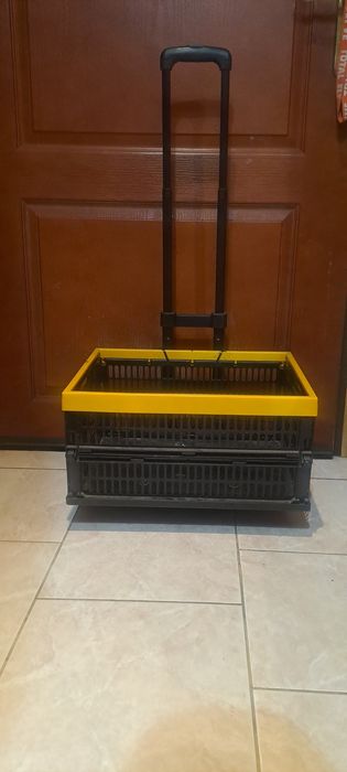 Podręczny składany  wózek transportowy ze skrzynką.