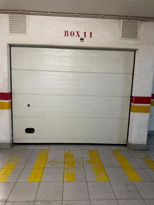 Aluga-se garagem