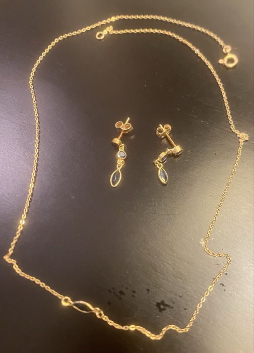 Fio com brincos em ouro