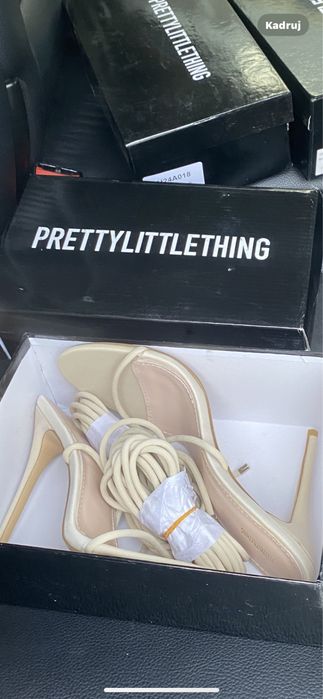 PrettyLittleThing szpilki sznurowane beżowe sandałki na szpilce 40
