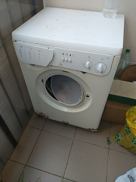 Стиральная машина Indesit W 43 T на запчасти
