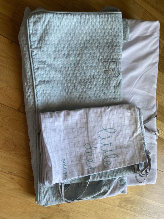 Roupas de berço com enchimento