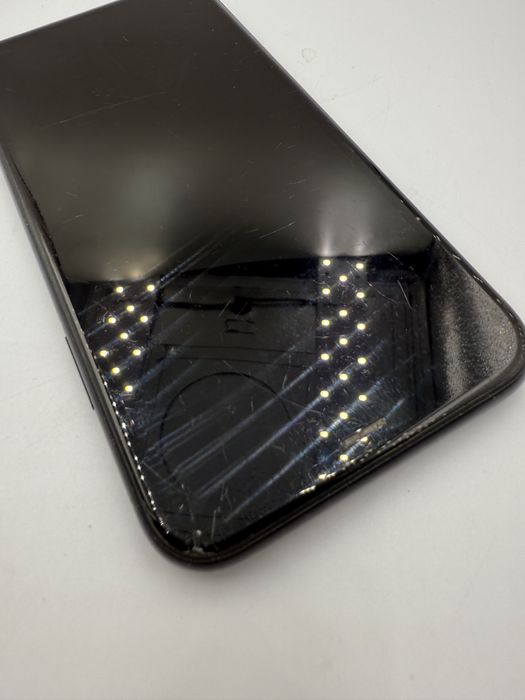 Smartfon iPhone XR, zablokowany, uszkodzony