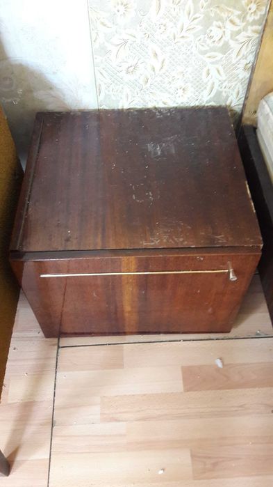 Диван и тумбочки. Б.у.