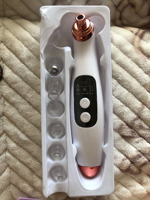 Вакуумний апарат для очищення пор обличчя