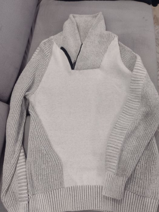 Sweter z golfikiem rozsuwanym