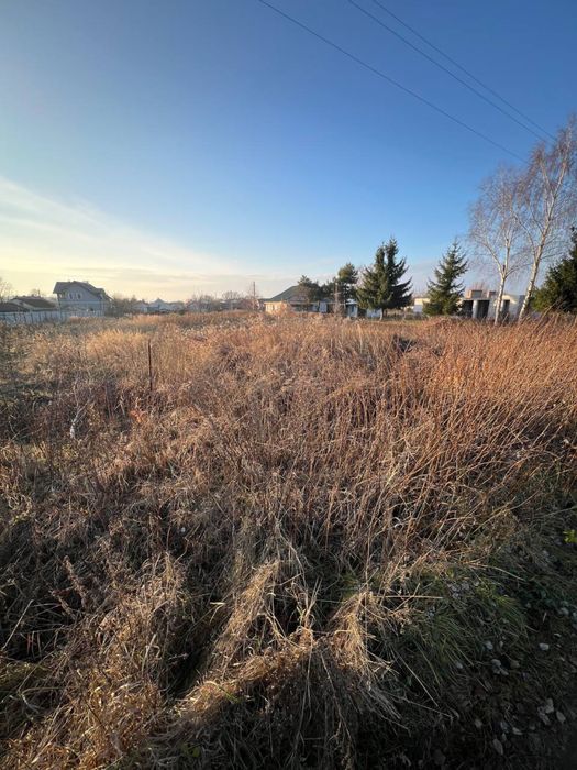 Продається земельна ділянка площею 10 сотих у с. Суховоля