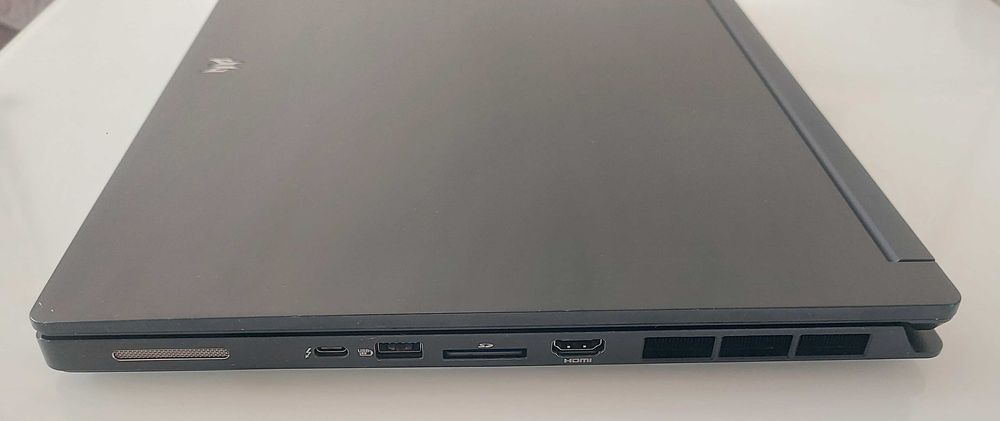 Laptop Predator Triton 17X i9-13900HX 64GB RAM RTX 4090 16GB SSD 2 TB