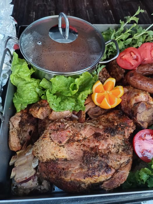 Pieczony prosiak, udziec, swojskie wędliny