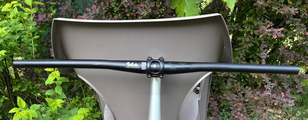 Kierownica 700mm + mostek White Components