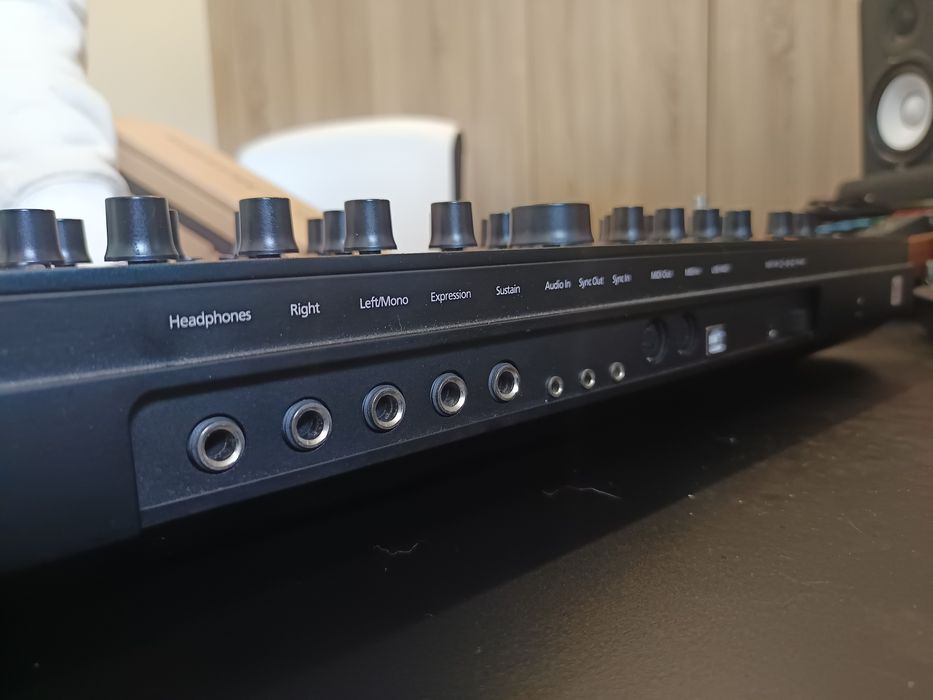 Sintetizador Modal - Argon 8X