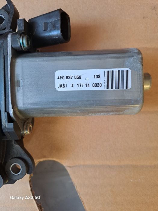 Porsche Panamera Моторчик дотяжки дверей