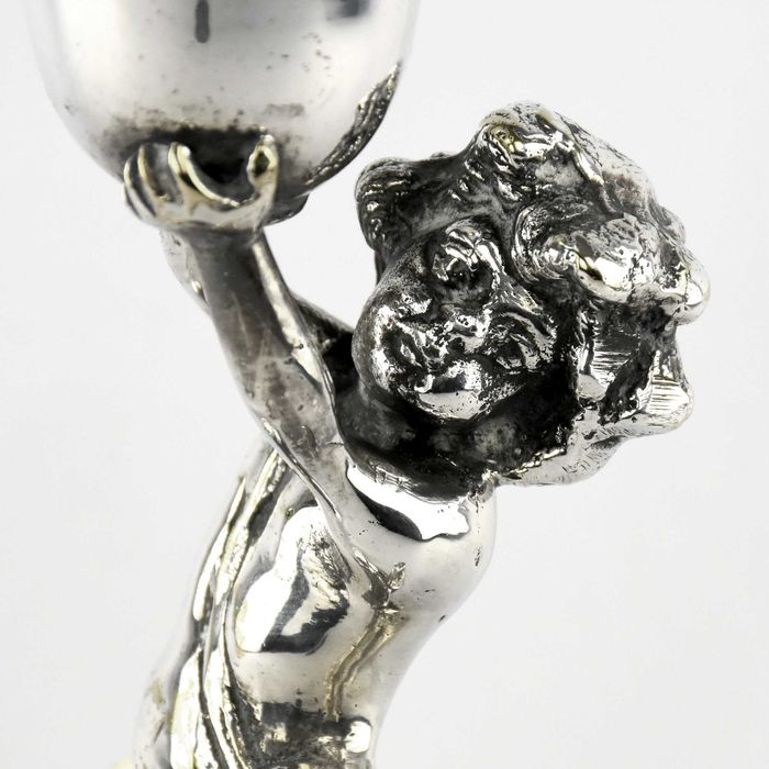 Castiçal em casquinha com figura de Putto