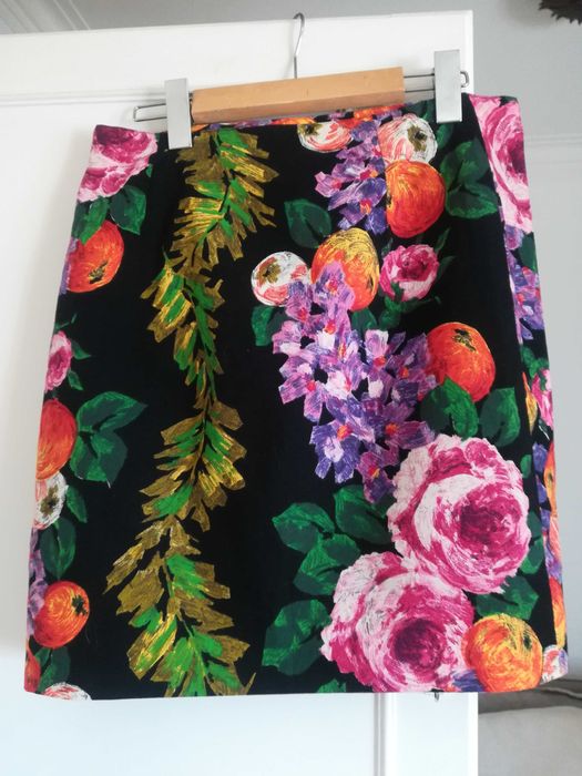 Saia estampada e saia lisa