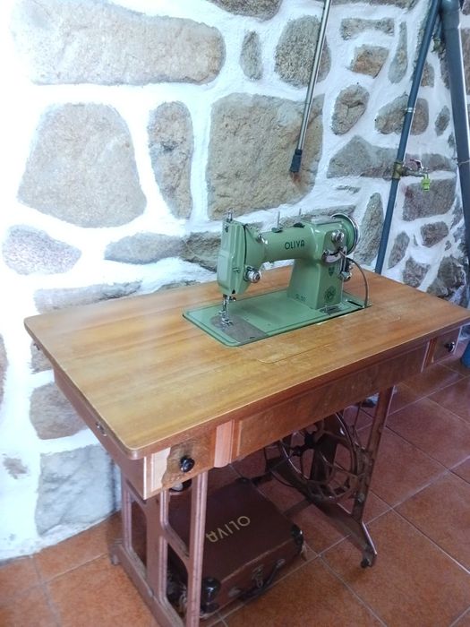 Máquina de costura Oliva
