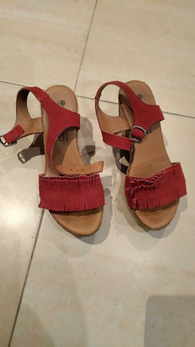 Sandálias de senhora número 38 usadas uma vez