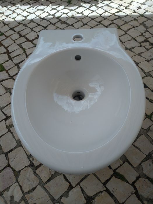 Bidé para fixação á parede