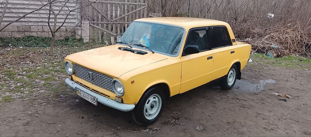 На абсолютном ходу. Мотор не дымит, коробка 5 передач, редуктор 03,кузов не гнилой,салон хороший,музыка,АКБ,резина зима , антифриз,по электрике работает всё. Страховки нет, продажа по ТЕХПАСПОРТУ.