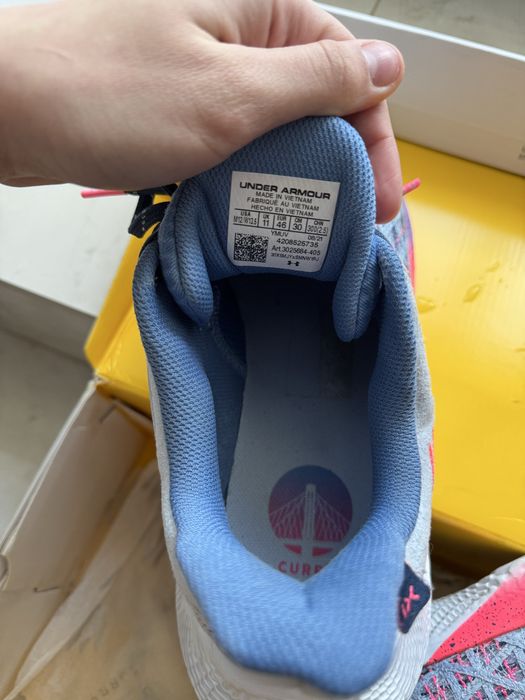 Продам кросівки Under Armour  CURRY9
