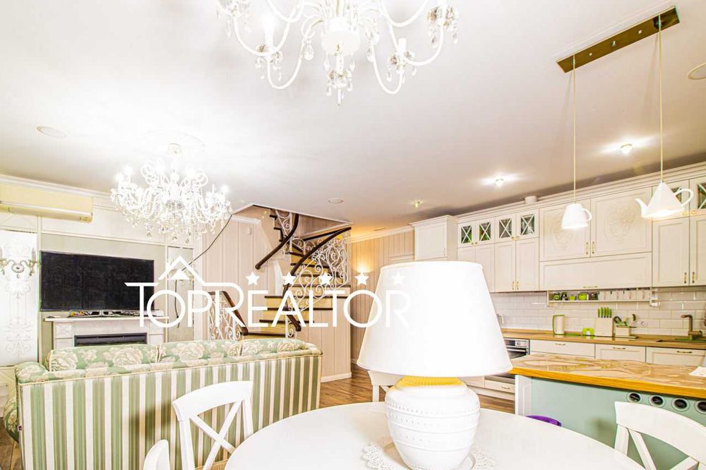 Продаж 2-пов. будинку з сучасним ремонтом за церквою на вул.Дерев'янка