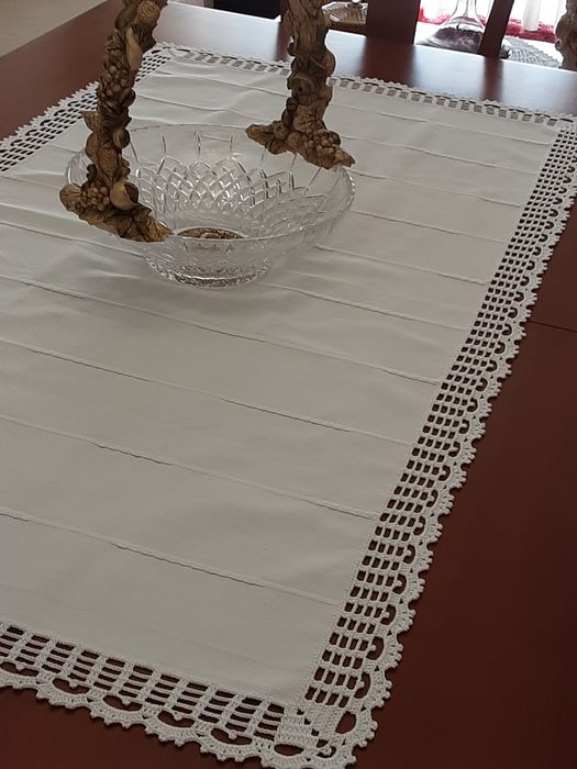 Pano em linho e croché  para mesa