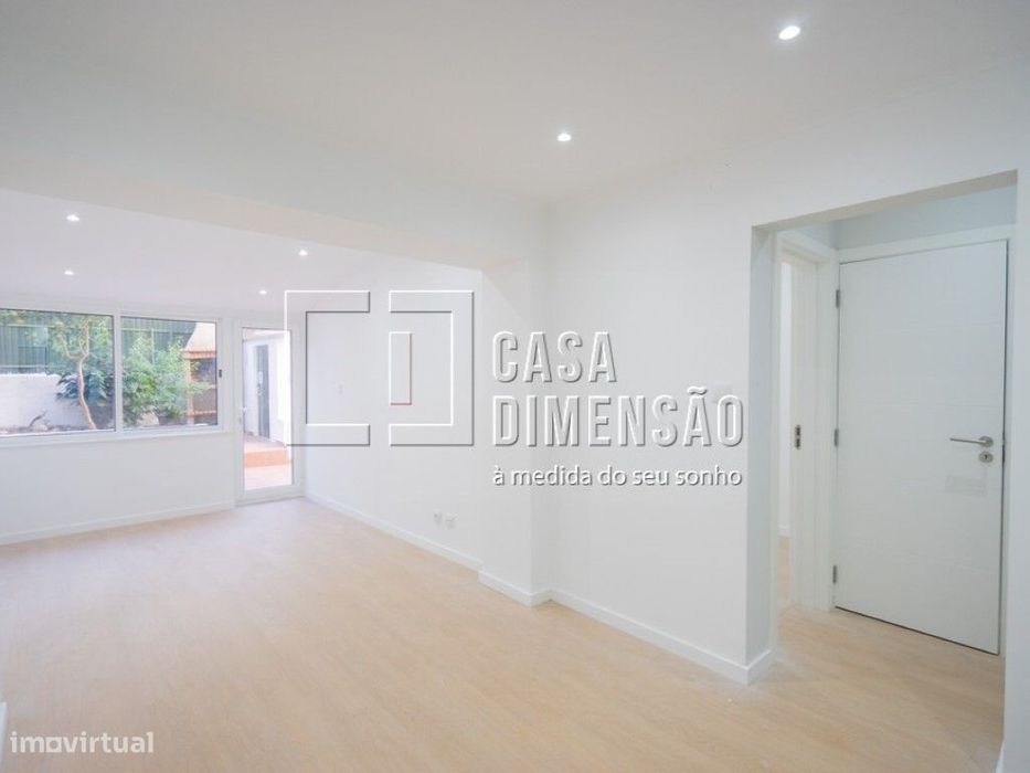 Apartamento T1, em fase de remodelação, Na Damaia!! — Águas Livres, Lisboa