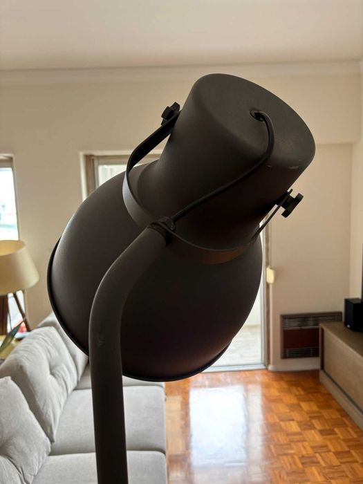Candeeiro de pé IKEA Hektar cinzento