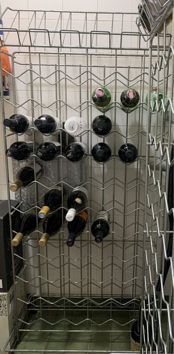 2 grades para 70 garrafas de vinho cada em metal mto forte