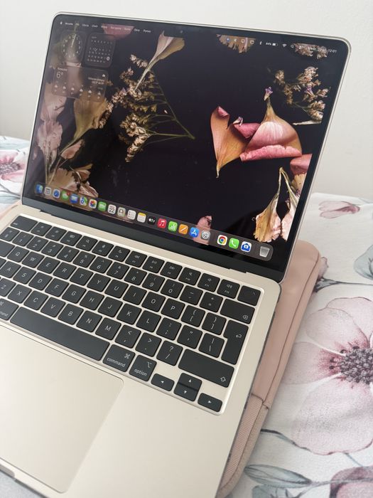 Laptop Macbook Apple Air 13.6, 16 GB, 256 GB