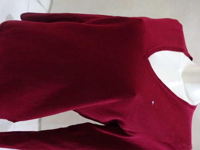 sweter w kolorze bordowym Tommy Hilfiger