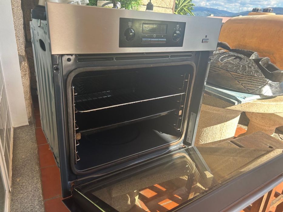Forno AEG cinzento